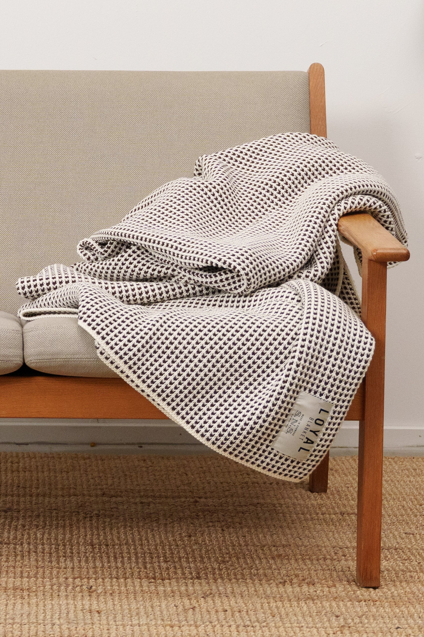 LOYAL blanket, natural white coffee - Image 3
